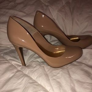Nude Jessica Simpson pumps